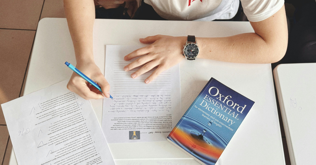 Aluna fazendo o teste de proficiência em inglês.